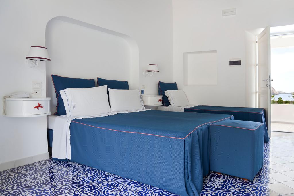 Hotel La Terrazza Panarea Habitación foto